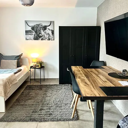 3 Bedroom Near Duesseldorf Messe & Airport 6 Single Beds Wifi *