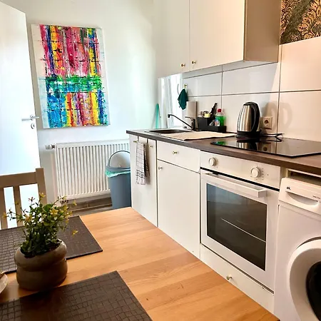 3 Bedroom Near Duesseldorf Messe & Airport 6 Single Beds Wifi