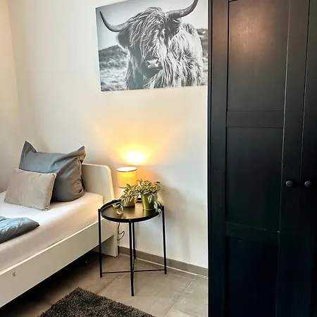 3 Bedroom Near Duesseldorf Messe & Airport 6 Single Beds Wifi *