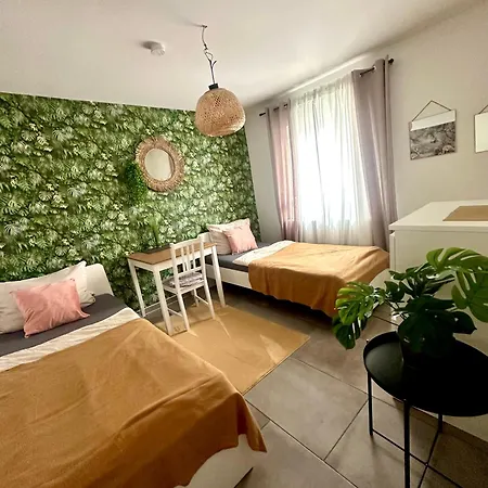 3 Bedroom Near Duesseldorf Messe & Airport 6 Single Beds Wifi *