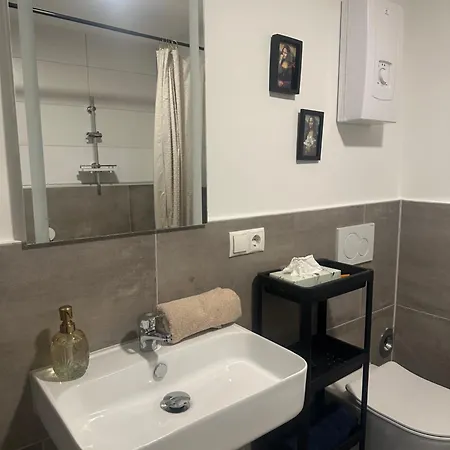 3 Bedroom Near Duesseldorf Messe & Airport 6 Single Beds Wifi Apartment Duisburg