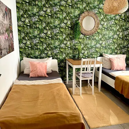 3 Bedroom Near Duesseldorf Messe & Airport 6 Single Beds Wifi *