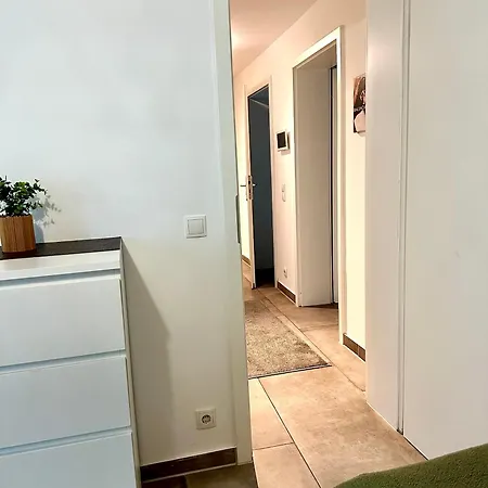 3 Bedroom Near Duesseldorf Messe & Airport 6 Single Beds Wifi *