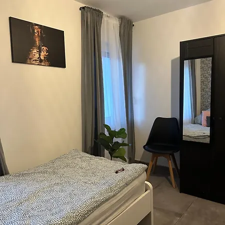 3 Bedroom Near Duesseldorf Messe & Airport 6 Single Beds Wifi Apartment Duisburg